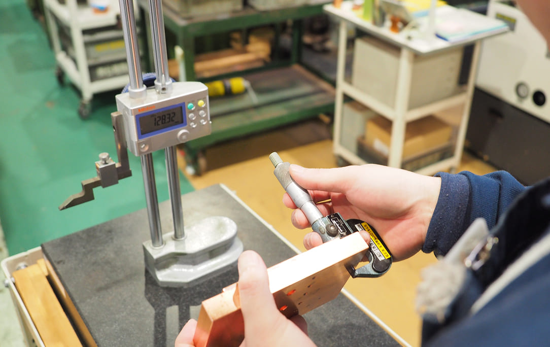 各種測定機器の校正を徹底